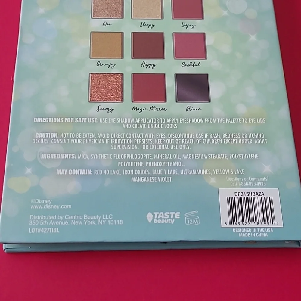 Disney Snow White and the Seven Dwarfs Eye Shadow Palette 12 Shades NWT Sealed